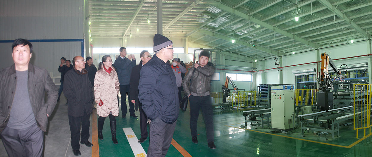 C:\Users\Administrator\Desktop\2017.12.12-新闻图\参观生产线.JPG C:\Users\Administrator\Desktop\2017.12.12-新闻图\参观生产线.JPG