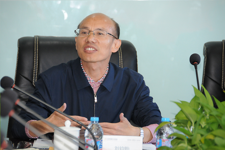 董事长.jpg 董事长.jpg